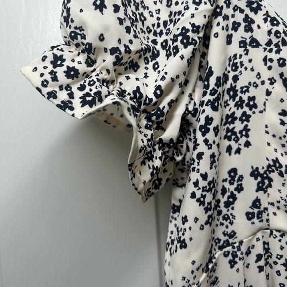 Park & Fifth Midi Dress with short sleeves and slit - Picture 4 of 5